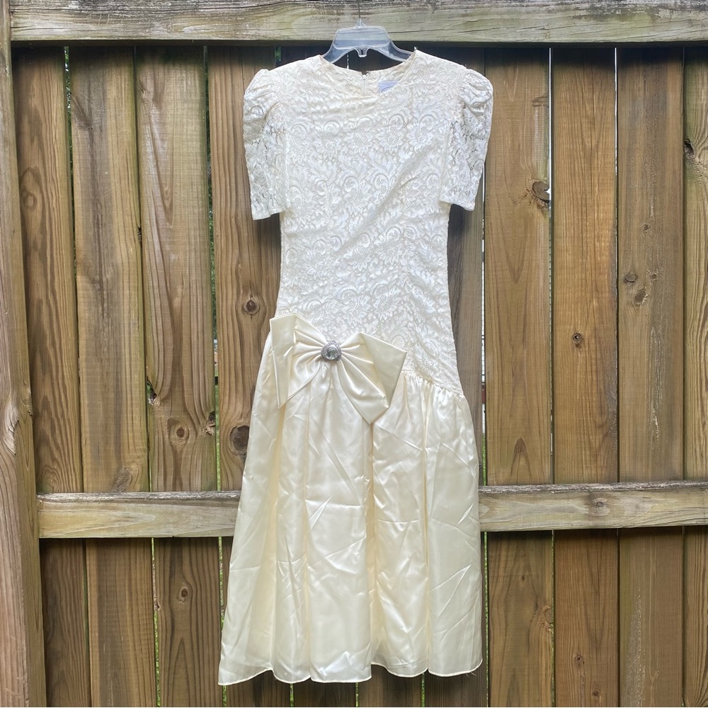 Vintage Pantagis union label ivory cream lace wedding dress formal 80s bow